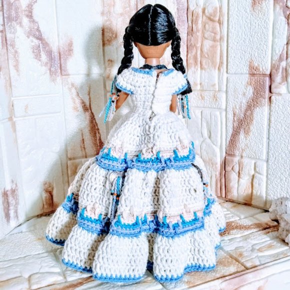 DOLL*NATIVE AMERICAN*HAND CROCHETED CLOTHING*BEADED NECKLACE*COLLECTORS ITEM* - Picture 5 of 12